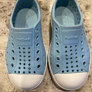 Light blue native shoes size 7. Gentle Used